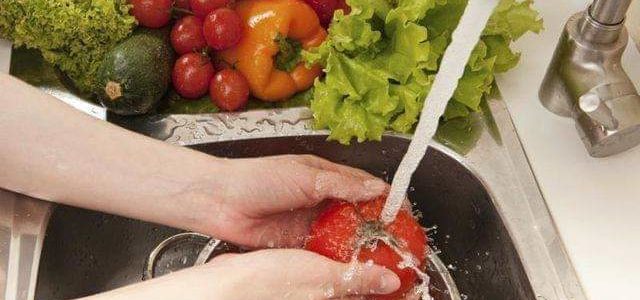 Washing fruits and veggies in times of COVID-19
